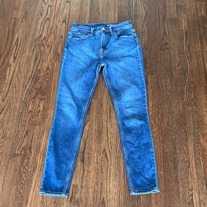Size 28 High-waisted skinny jeans.